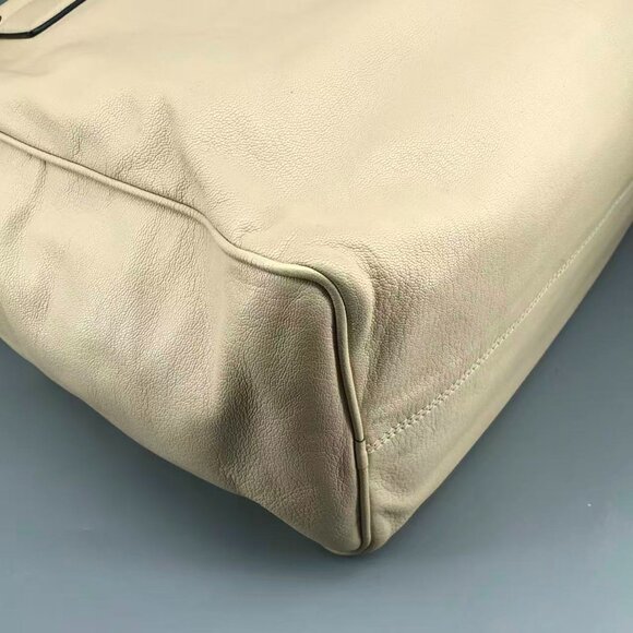 Loewe Elegant Cream Handbag - Picture 10 of 15